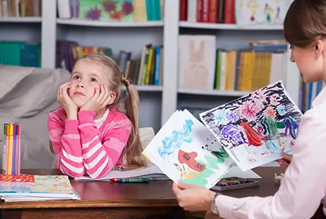 Child and psychologist talk about drawing